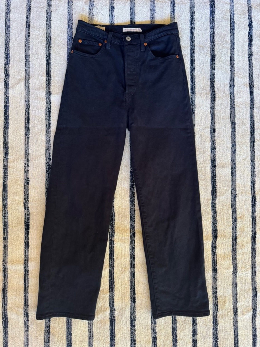 Levi's Ribcage Straight Ankle Jeans in Black